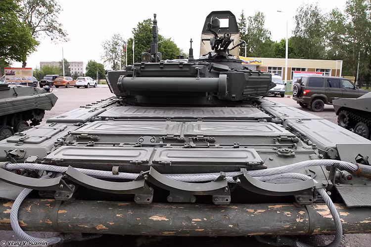 Như mọi năm, nước chủ Nga sẽ tạo điều kiện cho các quốc gia lần đầu tiên tham gia Tank Biathlon làm quen với T-72B3 kể cả việc thử nghiệm hệ thống vũ khí trên xe thông qua các bài bắn đạn thật. Nguồn ảnh: Vitaly-Kuzmin.