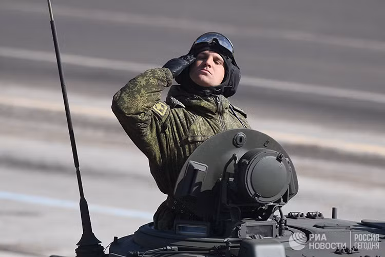 Được biết, lễ duyệt binh mừng Ngày Chiến thắng phát xít không chỉ được tổ chức ở mỗi Moscow mà còn ở nhiều thành phố lớn khác của Nga, cùng với đó là một loạt các hoạt động chào mừng 73 năm nước Nga chiến thắng cuộc Chiến trah Vệ quốc vĩ đại. Nguồn ảnh: RIA Novosti.