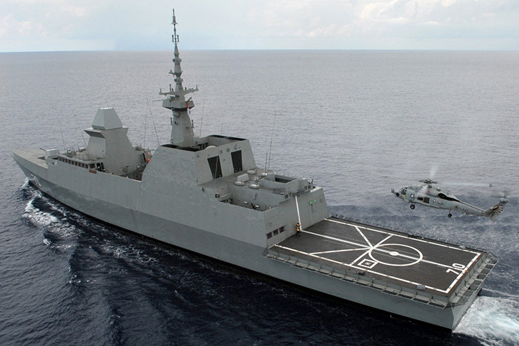 Tầm hoạt động tối đa của lớp tàu khu trục Formidable vào khoảng 7.780 km tùy thuộc vào điều kiện hoạt động và điều kiện khách quan bên ngoài. Tàu có biên chế đầy đủ 71 sĩ quan chỉ huy và thủy thủ đoàn, bao gồm cả 19 nhân viên và phi công điều khiển trực thăng. Nguồn ảnh: Hải quân Singapore.