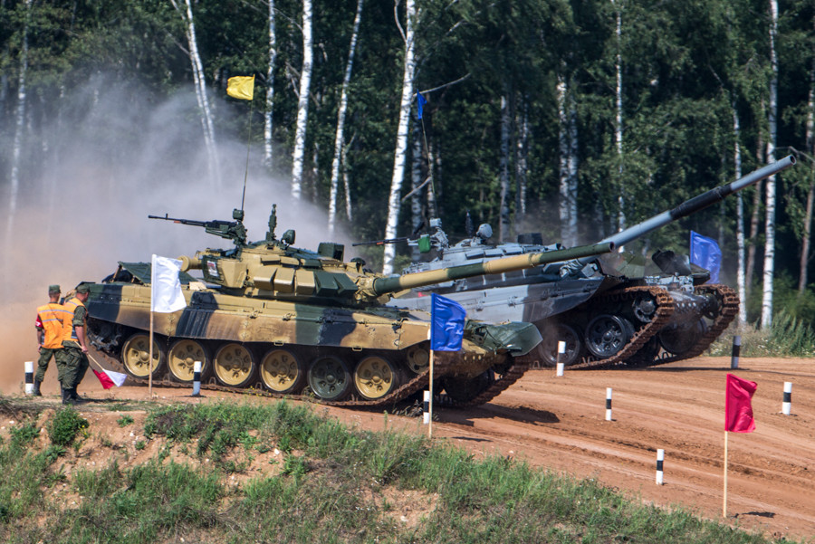 Bản thân Tank Biathlon cũng là tiền thân của Army Games khi đây là môn thi đầu tiên của giải đấu quốc tế này, lần đầu tiên nó được khởi tranh là vào năm 2013 và có bốn quốc gia tham dự gồm Nga , Armenia , Belarus và Kazakhstan. Nguồn ảnh: Army Games.