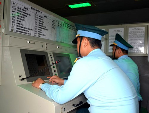 Luyện tập kíp chiến đấu sử dụng khí tài trang bị mới cải tiến.