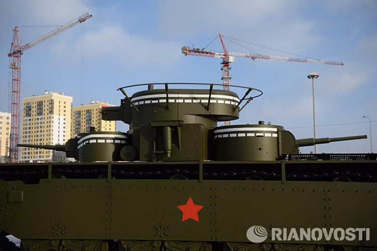Hiện nay Nga chỉ còn lưu giữ một nguyên mẫu duy nhất trên thế giới của T-35 và chiếc thứ hai chỉ mới được công ty Uralelectromed phục chế lại. Nguồn ảnh: Ria.