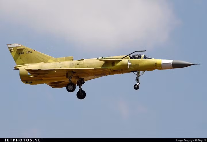 Đặc biệt, máy bay sẽ trang bị hệ thống radar mảng pha chủ động với tính năng tiên tiến hỗ trợ đa chế độ tấn công.