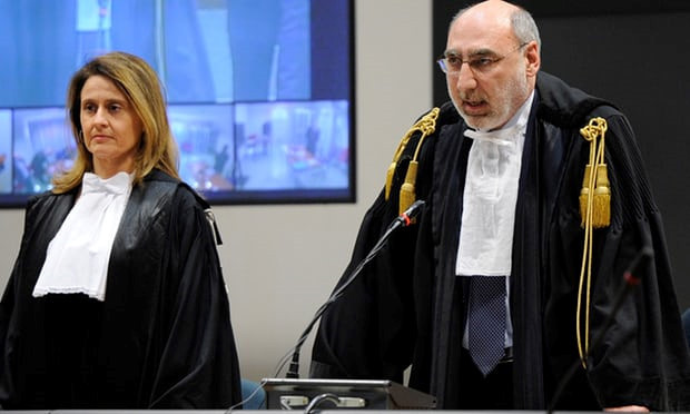 Chủ tọa phiên tòa tuyên án cho 8 bị cáo. Ảnh: Reuters.