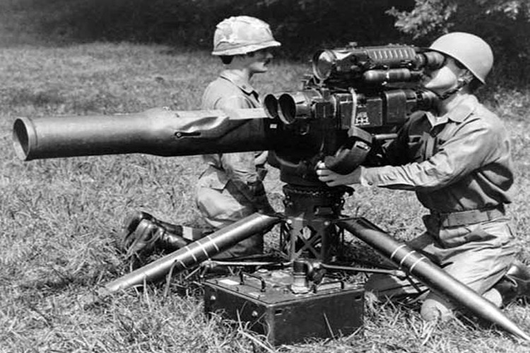 Thành công là vậy, nhưng vai trò của M40 trên chiến trường Việt Nam cũng kết thúc đầy chóng vánh như nhiều loại vũ khí khác của Mỹ trong cuộc chiến này, và “kẻ thế chân” M40 tại Việt Nam không ai khác chính tên lửa chống tăng BGM-71 TOW. Nguồn ảnh: World in War.