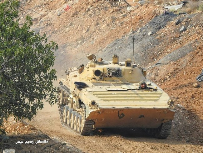 Các đơn vị quân đội Syria và quân tình nguyện Palestine dành nhiều ngày trước tấn công liên tục làm các tay súng IS quá mệt mỏi vì phải chống trả các đợt tấn công từ nhiều hướng. Ảnh: Masdar News.