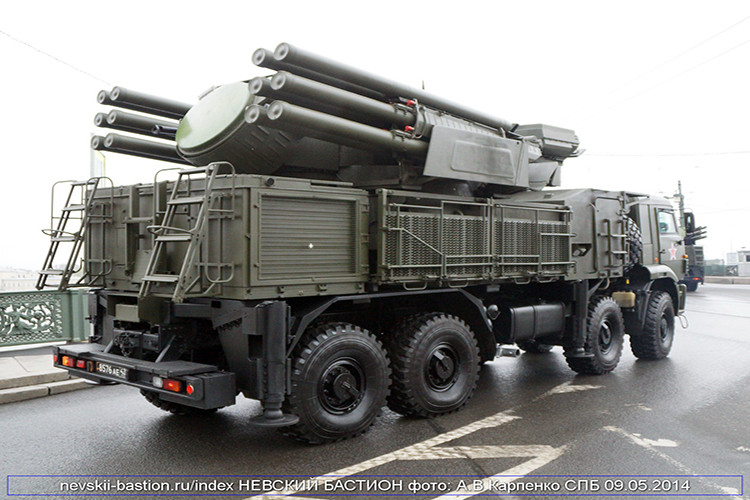 Thông tin Nga cung cấp 40 tổ hợp Pantsir-S1 Syria chắc chắn có ít nhiều liên quan đến vụ không kích bằng tên lửa của Israel vào căn cứ không quân T-4 của quân đội Syria tại tỉnh Homs. Đáng nói hơn là có hơn một nửa số tên lửa Isarel bị phòng không Syria đánh chặn khi chưa kịp tới mục tiêu. Nguồn ảnh: nevskii-bastion.