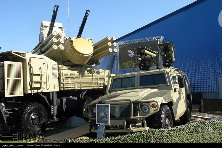 Và có lẽ người Syria đã không phải thất vọng, bởi hệ thống phòng không của họ mà trong đó có cả Pantsir-S1 đã lập được chiến công lớn khi đánh chặn thành công 5/8 quả tên lửa hành trình phóng từ chiến đấu cơ của Israel tấn công căn cứ không quân T-4 hôm 9/4, đạt tỷ lệ đánh chặn thành công tới 62%. Do đó, giả sử có một cuộc tấn công của tên lửa hành trình Tomahawk Mỹ vào Syria thì chính quyền của ông Assad cũng không có gì phải quá lo lắng. Nguồn ảnh: Uskowi on Iran