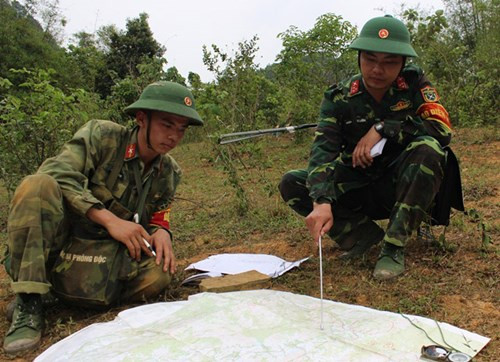 Đạo diễn nêu tình huống để học viên xử trí.