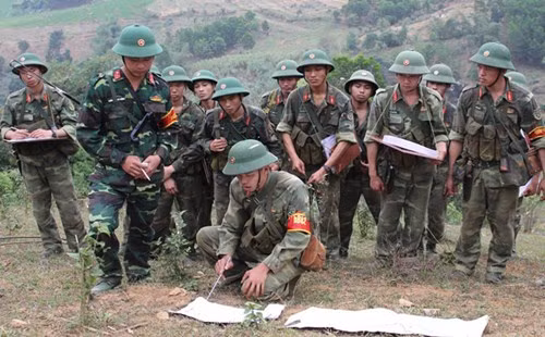 Trinh sát thực địa xác định cách đánh.