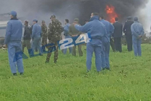 May bay quan su cho 200 nguoi roi o Algeria