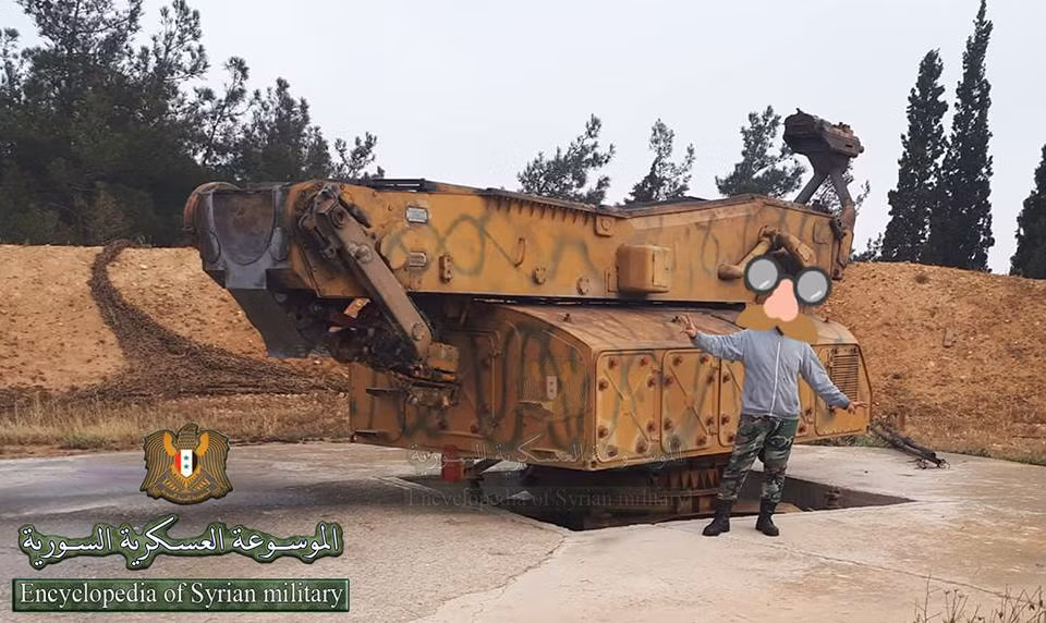 Dù sở hữu khả năng tấn công đồng thời 5 mục tiêu cùng một lúc nhưng quy mô của các tổ hợp phòng không S-200 của Syria hiện tại, họ khó có thể làm được điều này. Trong ảnh được cho là một trong những bệ phóng S-200 tham gia đánh chặn tên lửa Israel trong đêm 9/4. Nguồn ảnh: Encyclopedia of Syrian.