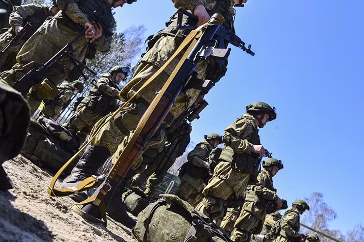 Do các hoạt động quân sự của đợt tập trận trên chỉ xoay quanh tác chiến đổ bộ đường không nên không có sự xuất hiện của các phương tiện quân sự hạng nặng như xe tăng hay pháo binh. Nguồn ảnh: Bộ Quốc phòng Nga.