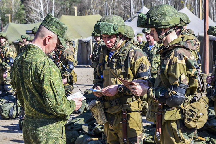 Trong ảnh là lính dù Belarus trong đợt đầu cuộc tập trận chung với Nga diễn ra vào hôm 10/4. Nguồn ảnh: Bộ Quốc phòng Nga.