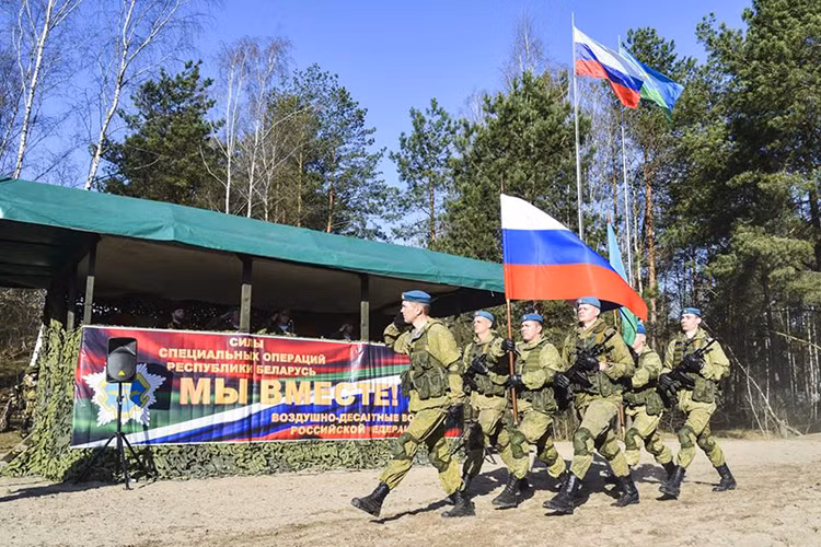 Theo Bộ Quốc phòng Nga, đây là đợt tập trận chung Nga – Belarus đầu tiên trong năm nay tại căn cứ huấn luyện Brest chỉ cách biên giới Ba Lan hơn 10km về phía tây. Nguồn ảnh: Bộ Quốc phòng Nga.