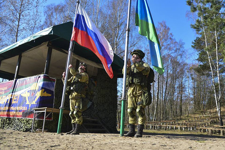 Cũng theo Bộ Quốc phòng Nga, nội dung chính của đợt tập chung lần này xoay quanh các hoạt động phối hợp tác chiến giữa hai nước trong ngăn chặn và tiêu diệt các nhóm vũ trang bất hợp pháp xâm nhập vào Belarus thông qua biên giới. Nguồn ảnh: Bộ Quốc phòng Nga.
