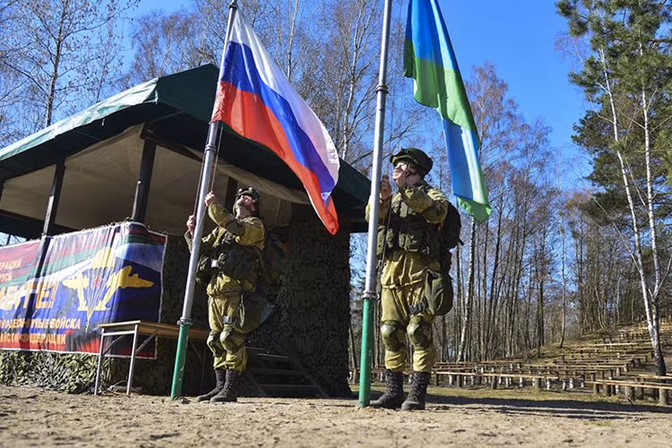 Cũng theo Bộ Quốc phòng Nga, nội dung chính của đợt tập chung lần này xoay quanh các hoạt động phối hợp tác chiến giữa hai nước trong ngăn chặn và tiêu diệt các nhóm vũ trang bất hợp pháp xâm nhập vào Belarus thông qua biên giới. Nguồn ảnh: Bộ Quốc phòng Nga.