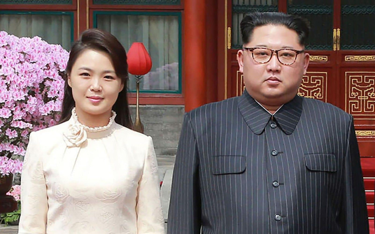 Đệ nhất Phu nhân Ri Sol-ju cùng nhà lãnh đạo Triều Tiên Kim Jong-un có chuyến thăm Trung Quốc tháng 3/2018. Ảnh: AFP.