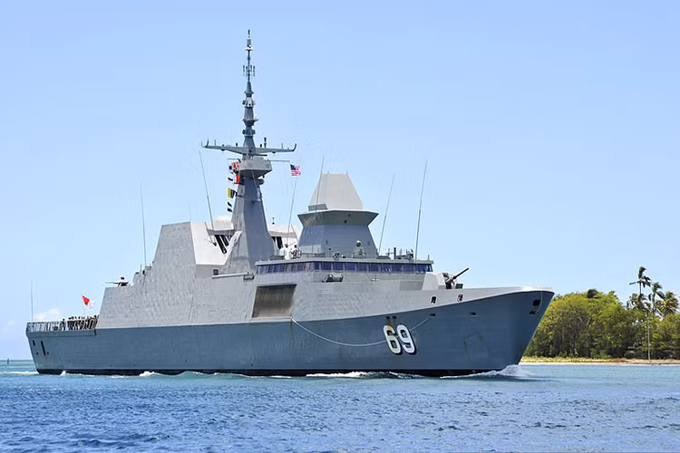 Các tàu khu trục lớp Formidable ban đầu được thiết kế để thay thế các tàu vũ trang lớp Sea Wolf đã lỗi thời trong biên chế Hải quân Singapore với chiếc đầu tiên được khởi đóng trong năm 2004 và hoàn tất quá trình trang bị trong năm 2009. Nguồn ảnh: Wikimedia.