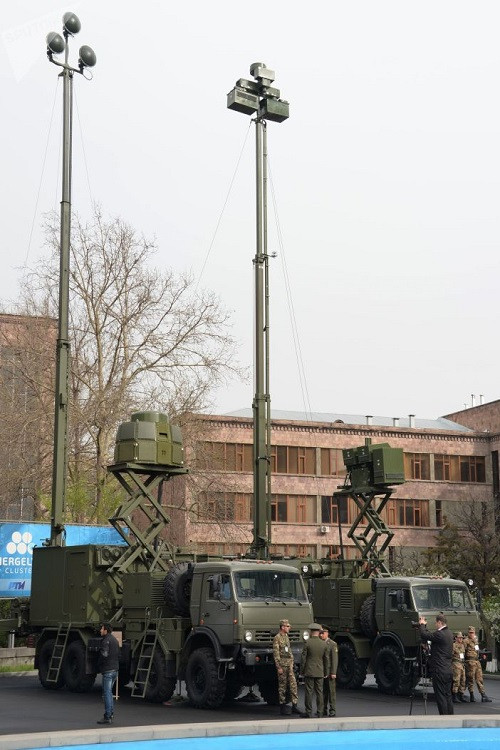 Tổ hợp tác chiến điện tử 1L222M Avtobaza-M do Nga chế tạo được giới thiệu tại triển lãm ArmHiTec-2018. Nguồn ảnh: RIA.