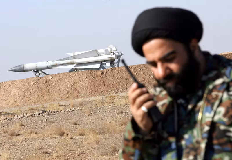 Tuy nhiên, chừng đó cũng đã quá đủ để phòng không Syria có thể đánh chặn các vụ tập kích đường không từ xa như trong hôm 9/4, khi các máy bay F-15 của Israel bay vòng sang Lebanon để tấn công căn cứ T-4 thì vì bay trực tiếp vào không phận Syria. Nguồn ảnh: VosIzNeias.