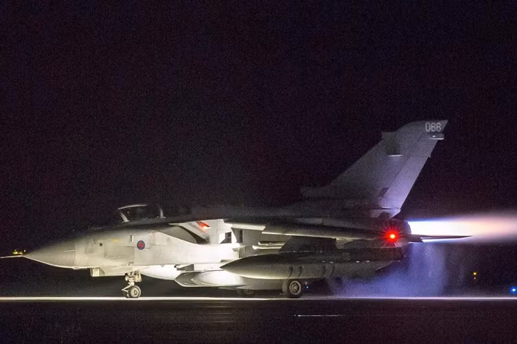 Trong khi đó cuộc khẩu chiến giữa hai bên về kết quả không kích vẫn tiếp diễn với những tình tiết ngày càng gây cấn hơn trước, khi cuộc tấn công hóa học ở Douma, nguyên nhân khiến Mỹ không kích Syria đang dần lộ ra những bí mật bên trong mình. Nguồn ảnh: Standard Republic.