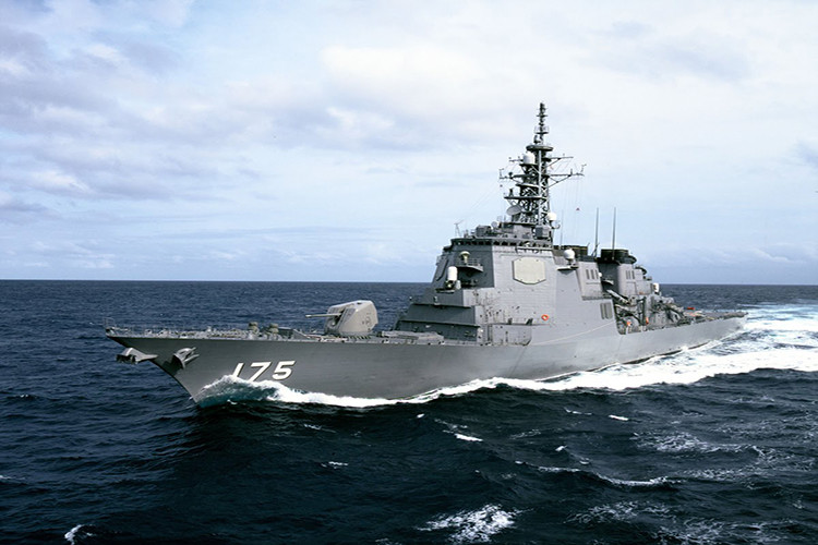 Cái tên cuối cùng trong 4 nước châu Á có mặt trong danh sách này là khu trục hạm Kongō của Phòng vệ Trên biển Nhật Bản, và lớp tàu chiến này cũng được trang bị Aegis. Kongō có lượng giãn nước tối đa lên đến 7.500 tấn, dài 161 mét và có thủy thủ đoàn 300 người. Nguồn ảnh: Arms-Expo.