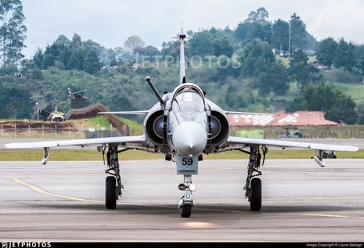 Trọng lượng rỗng của IAI Kfir là 7,28 tấn; trọng lượng cất cánh tối đa 14,67 tấn.