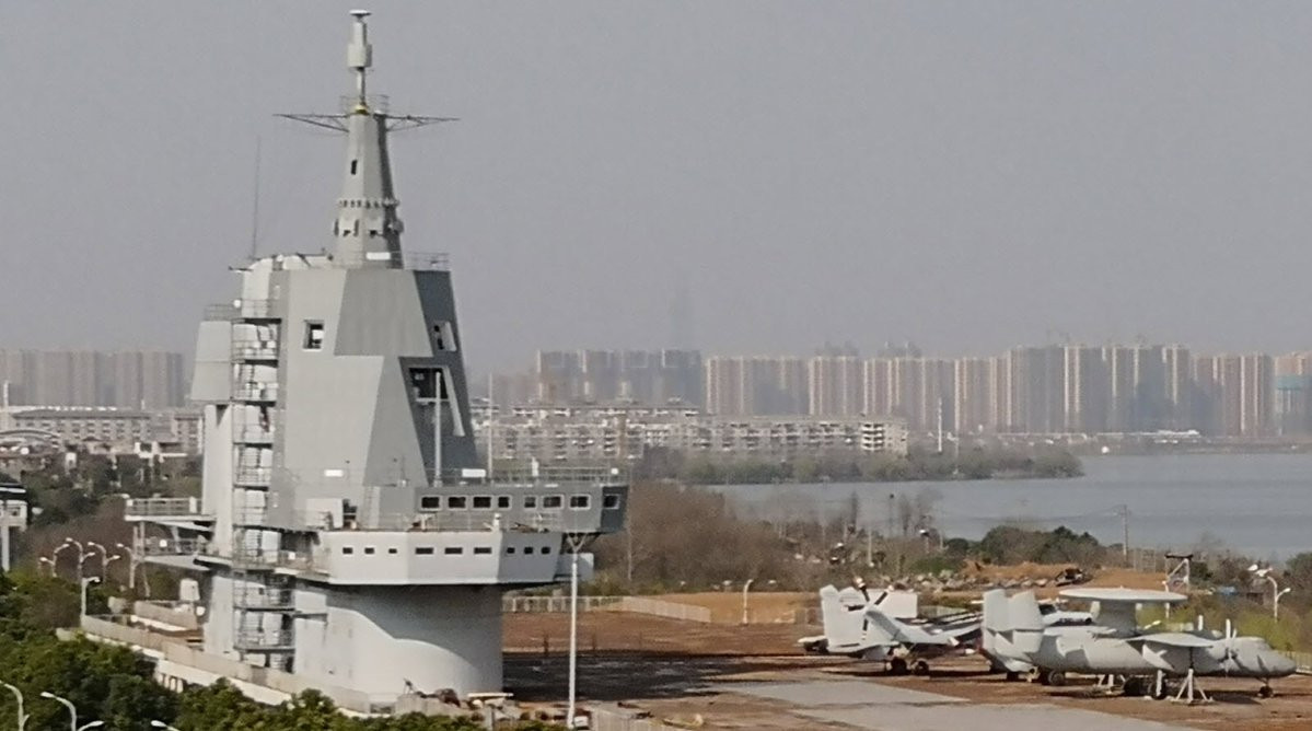 Ảnh: Cấu trúc được cho là đài chỉ huy của tàu sân bay thế hệ mới của Trung Quốc. Nguồn ảnh: popsci.com.