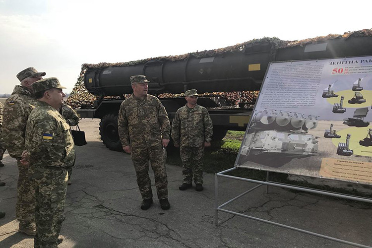 Nguồn tin này cho biết, Ukraine đang xem xét khả năng nâng cấp tổ hợp S-300V1 duy nhất còn đủ khả năng hoạt động của nước này mà theo như kế hoạch là nhằm tăng cường khả năng chống tên lửa đạn đạo, vũ khí tấn công chiến thuật và phòng không tầm tầm trung của Ukraine. Nguồn ảnh: defence-blog.