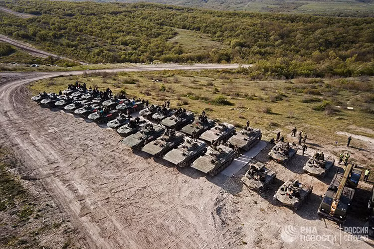 Một trong những phần thi dành được sự quan tâm nhiều nhất của khán giả khi xem lính dù Nga tranh tài chính là màn đua tăng giữa các đơn vị lính dù Nga, mà cụ thể hơn là những chiếc xe bọc thép đổ bộ đường không BMD-2. Nguồn ảnh: Ria.