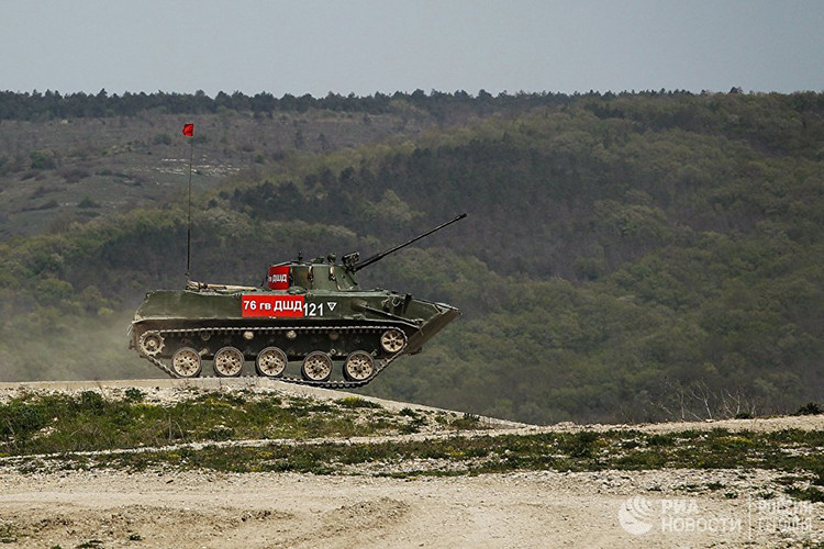 Hạn chế duy nhất của BMD-2 hiện tại là hệ thống vũ khí có phần lỗi thời của nó, khi một chiếc BMD-2 chỉ được trang bị một pháo tự động 30mm 2A42, từ một đến hai tên lửa chống tăng 9P135M và súng máy đồng trục 7.62mm PKT. Nguồn ảnh: Ria.