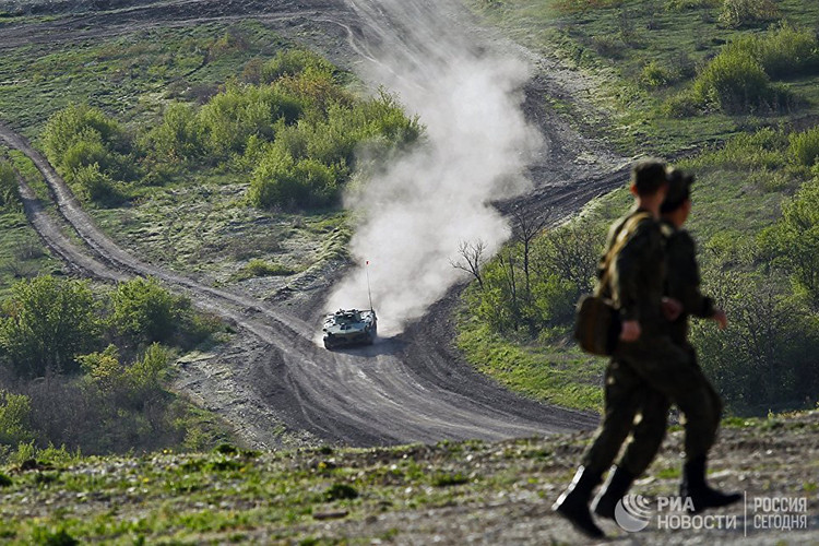 Bên cạnh đó, mỗi đội BMD-2 còn tham gia vào các phần thi đổ bộ đường không với phương tiện cơ giới và hành quân đến vị trí tập kết trong thời gian ngắn nhất. Nguồn ảnh: Ria.