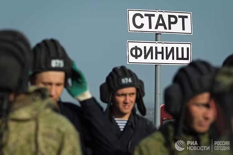 Có mặt tại thao trường Rayevsky là hơn 600 lính dù ưu tú đến từ khắp mọi nơi trên nước Nga, mỗi đội tuyển có 22 người tham gia các phần thi từ trên không cho đến dưới mặt đất. Nguồn ảnh: Ria.