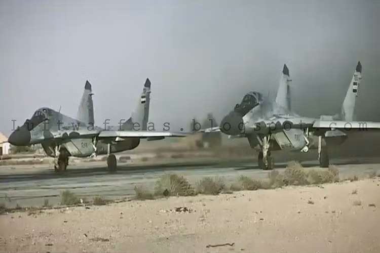 Từ những điểm trên ta có thể thấy MiG-29 Syria có những lợi thế nhất định trong cuộc đối đầu trước F/A-18E/F của Mỹ, khi nó thiên về khả năng cơ động và sức mạnh của vũ khí. Trong khi đó ở F/A-18E/F là sự vượt trội của các trang thiết bị điện tử hàng không, khả năng phối hợp tác chiến tốt hơn hơn và quân số đông đảo. Nguồn ảnh: Blogspot.