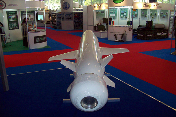 NSM được Kongsberg Gruppen phát triển từ năm 1996 theo hợp đồng của công ty này với Hải quân Na Uy. Sau đó, mẫu tên lửa được thử nghiệm lần đầu tiên năm 2000. Hiện tại có ba quốc gia đang và sẽ sở hữu NSM trong tương lai là Na Uy, Ba Lan và Malaysia. Nguồn ảnh: Naval Technology.