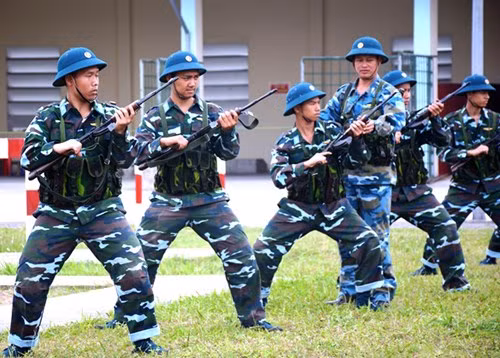 Đến các tư thế vận động trên chiến trường.