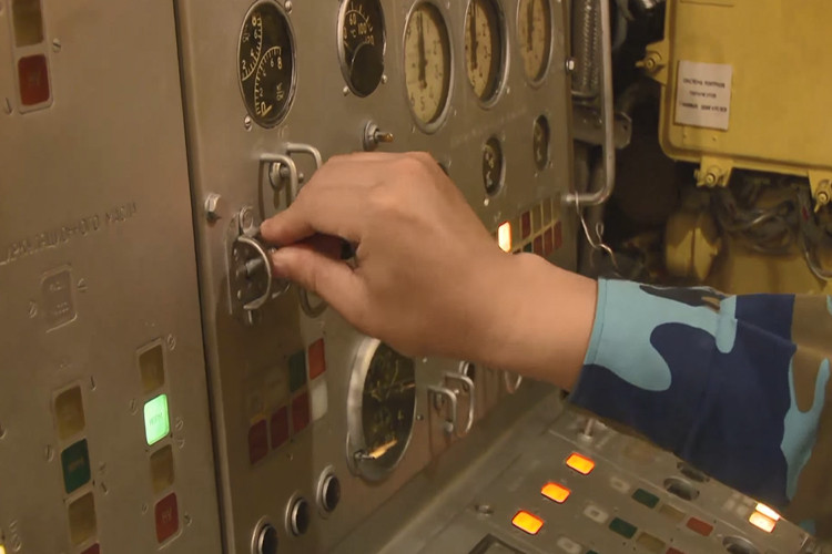 Nhiệm vụ của lớp tàu tên lửa Osa trong tác chiến trên biển là kết hợp với pháo và tên lửa bờ, máy bay mang tên lửa chống hạm để chống đổ bộ đường biển. ới nhiệm vụ đó, Osa chỉ cần có tốc độ cao, tên lửa uy lực mạnh, nhỏ gọn để ẩn núp và luồn lách, dễ vận hành để tăng số lượng khi cần phục vụ chiến thuật đánh bầy. Nguồn ảnh: Báo Hải quân Việt Nam.