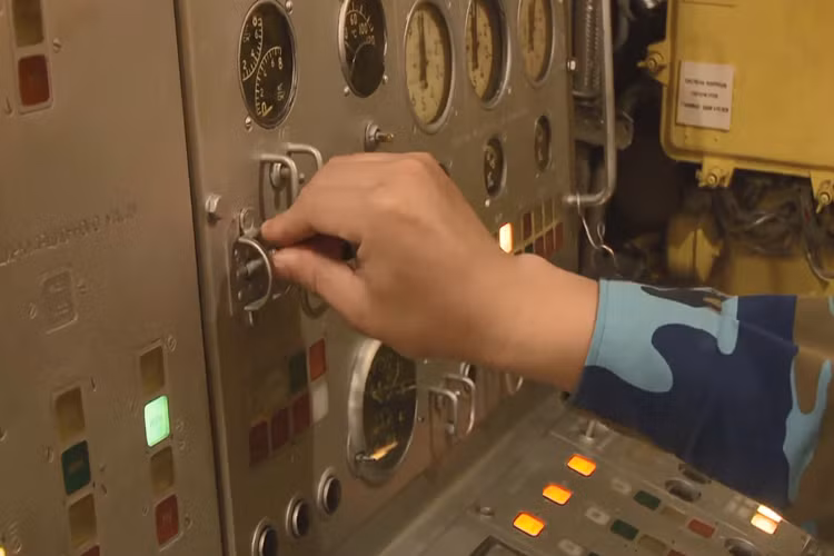 Nhiệm vụ của lớp tàu tên lửa Osa trong tác chiến trên biển là kết hợp với pháo và tên lửa bờ, máy bay mang tên lửa chống hạm để chống đổ bộ đường biển. ới nhiệm vụ đó, Osa chỉ cần có tốc độ cao, tên lửa uy lực mạnh, nhỏ gọn để ẩn núp và luồn lách, dễ vận hành để tăng số lượng khi cần phục vụ chiến thuật đánh bầy. Nguồn ảnh: Báo Hải quân Việt Nam.