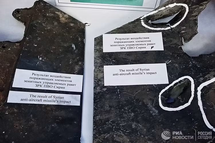 Hình ảnh các mảnh vỡ của tên lửa Tomahawk bị đánh chặn bởi tên lửa phòng không với các vết “cắt” do đầu đạn phân mảnh của tên lửa đất đối không phát nổ khi tới gần mục tiêu. Nguồn ảnh: Ria.