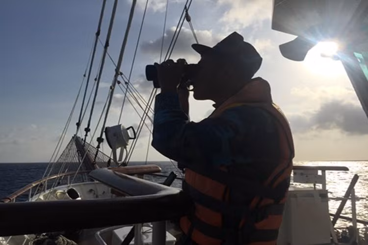 Học viên thực hành đi ca quan sát mục tiêu trên không, trên biển.