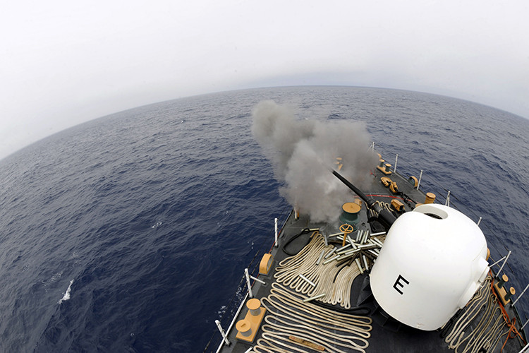 Hiện nay, có 3 phiên bản của pháo hạm OTO Melara 76mm gồm: OTO Melara 76/62 Compact, 76/62 Super Rapid và 76/62 Strales. So với phiên bản 76/62 Compact, bản Super Rapid có nhiều ưu điểm hơn như: tốc độ bắn vượt trội 120 phát/phút so với bản Compact chỉ 85 phát/phút, hệ thống nạp đạn ở bản Super Rapid cũng được cải tiến với tốc độ nạp đạn nhanh hơn. Nguồn ảnh: Wikimedia.