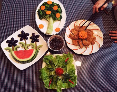 Bạn không nên để đồ ăn ở nhiệt độ phòng quá 24h. Hãy để đồ ăn vào tủ lạnh để đảm bảo vệ sinh và tránh cho đồ ăn bị hỏng. 