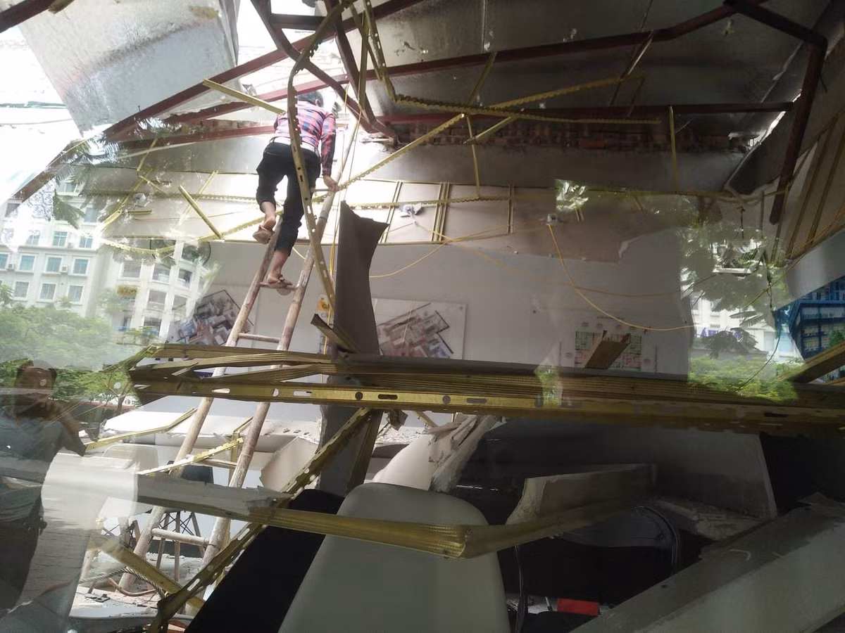 Ha Noi: Dut cap cau vat lieu du an The Sun Me Tri