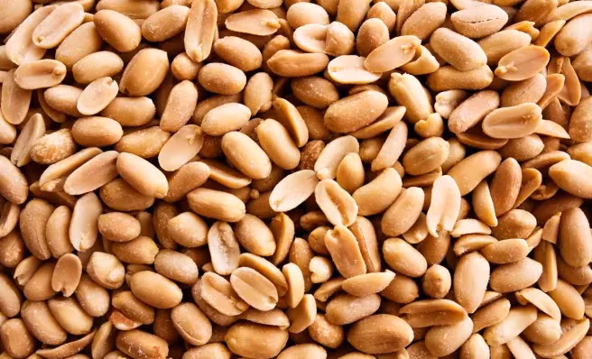 3. Đậu phộng: Đậu phộng đã được chứng minh là giúp giảm cảm giác đói và có thể ngăn ngừa lượng đường trong máu tăng đột biến. Điều này có thể thực sự hữu ích để kiểm soát sự thèm ăn, đặc biệt khi mục tiêu là giảm mỡ bụng". Ảnh: PC.