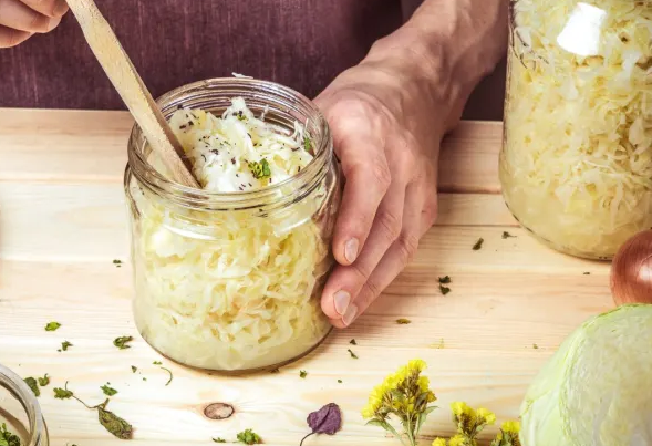 9. Thực phẩm lên men: Các loại thực phẩm lên men rất giàu các chất kích thích vi khuẩn cực kỳ có lợi cho sức khỏe. Ngoài ra, kết hợp nguồn thực phẩm lên men vào chế độ dinh dưỡng hàng ngày phù hợp còn giảm mỡ, ngăn ngừa tích tụ chất béo cực kỳ hiệu quả. Ảnh: PC.