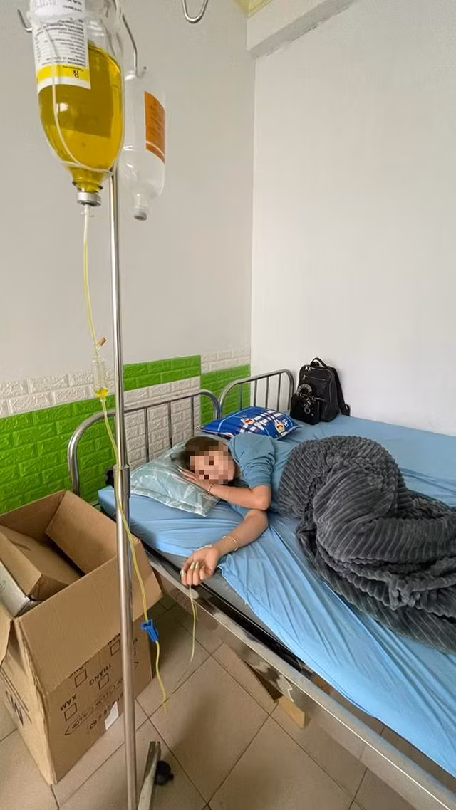 Khach san hang sang noi gi khi khach phan anh bi ngo doc thuc pham?