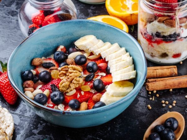 "Quả việt quất chứa nhiều polyphenol như anthocyanin, có liên quan đến nhận thức. Đây là những phát hiện thú vị, cho thấy quả này có vai trò quan trọng trong việc tăng cường sức khỏe nhận thức kể cả khi chúng ta già đi", Tiến sĩ Emma nói.