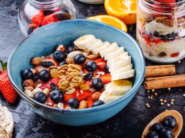 "Quả việt quất chứa nhiều polyphenol như anthocyanin, có liên quan đến nhận thức. Đây là những phát hiện thú vị, cho thấy quả này có vai trò quan trọng trong việc tăng cường sức khỏe nhận thức kể cả khi chúng ta già đi", Tiến sĩ Emma nói.