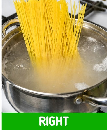 Theo Bright Side, nếu bạn nấu nửa kg mỳ ống khô thì cần khoảng 4 lít nước, hoặc đảm bảo rằng mực nước cao hơn mỳ ống ngay cả khi nấu chín.